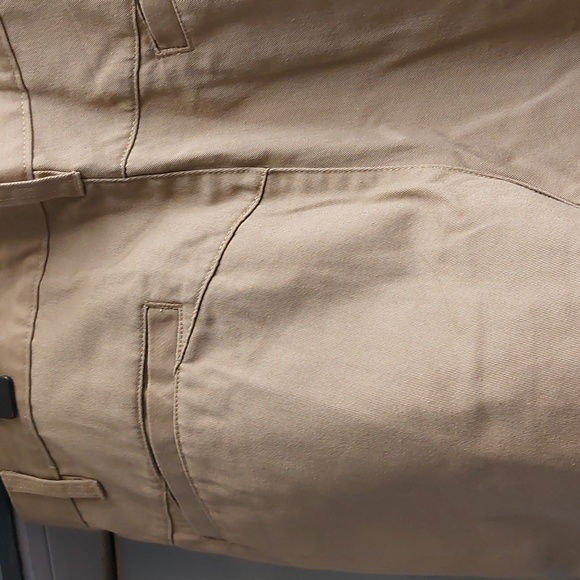 Volcom Shorts  Sz 36 NWOT    BUTTON MISSING - Picture 6 of 12